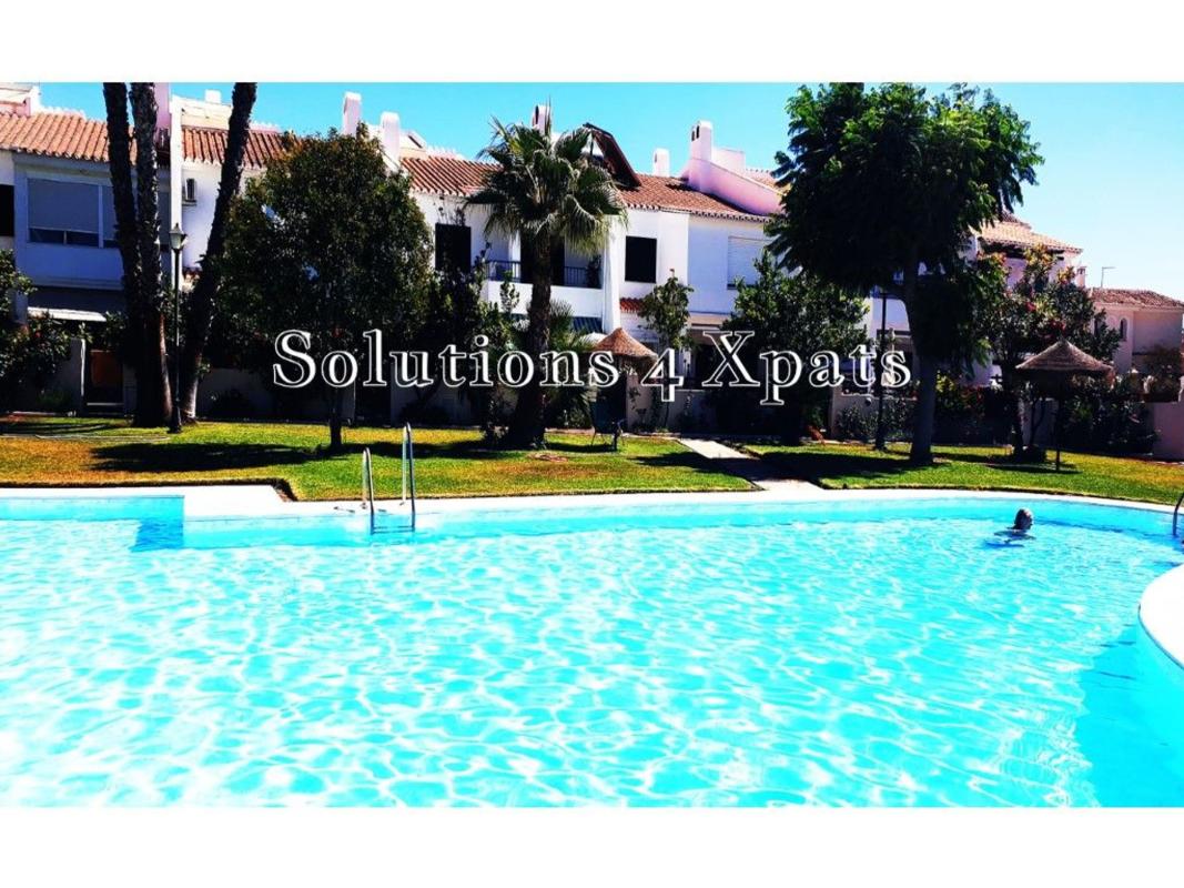 Venta de chalet adosado en  Chalet adosado en Calle Utiel, Viña Málaga, Vélez-Malaga , Vélez-Malaga photo 3