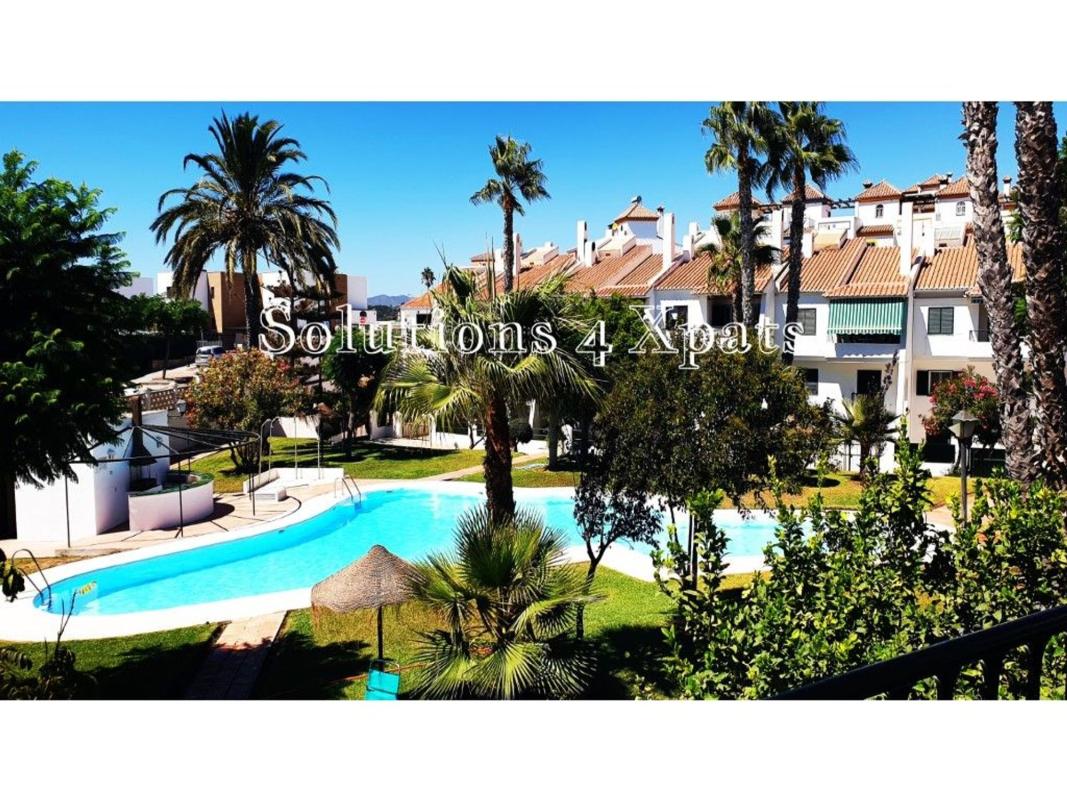 Venta de chalet adosado en  Chalet adosado en Calle Utiel, Viña Málaga, Vélez-Malaga , Vélez-Malaga photo 4