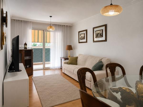 Venta de piso en Piso en Avenida Parménides, El Consul - El Romeral, Málaga, Málaga
thumbnail 2