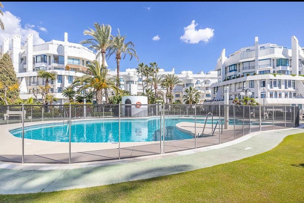 Продажа дуплекса на Dúplex en Calle Camilo José Cela, 18 a, Playa de la Fontanilla, Marbella, Марбелла photo 1