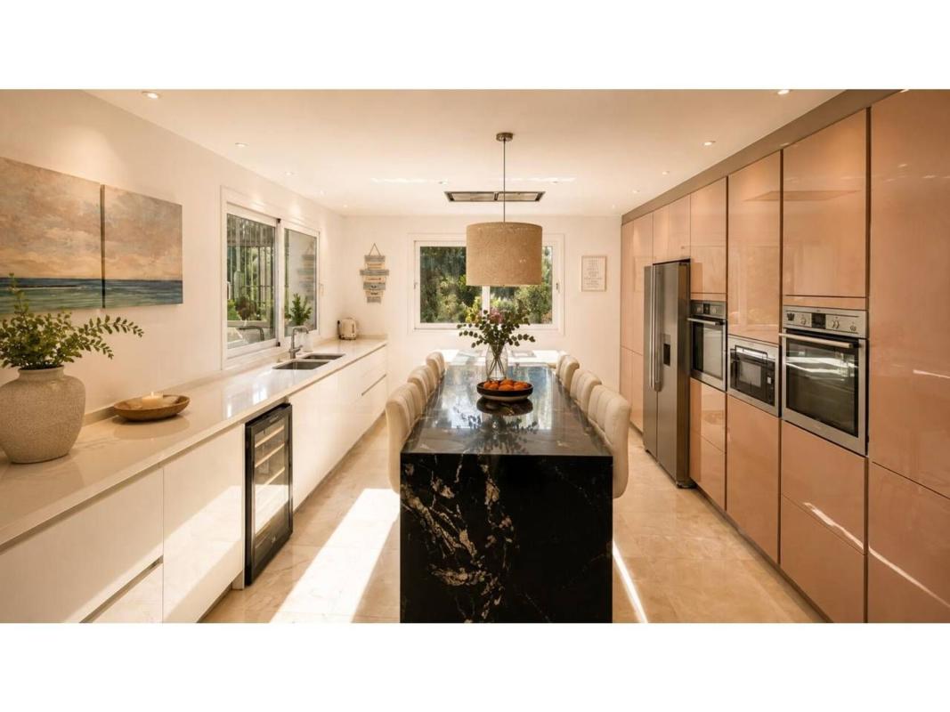 Venta de chalet independiente en Casa o chalet en Avenida Pinos de los, El Rosario-Ricmar, Marbella, Marbella
photo 5