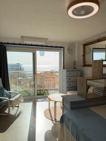 Квартира на продажу в Estudio en Mercedes Las, 27, El Bajondillo, Torremolinos, Торремолинос thumbnail 2