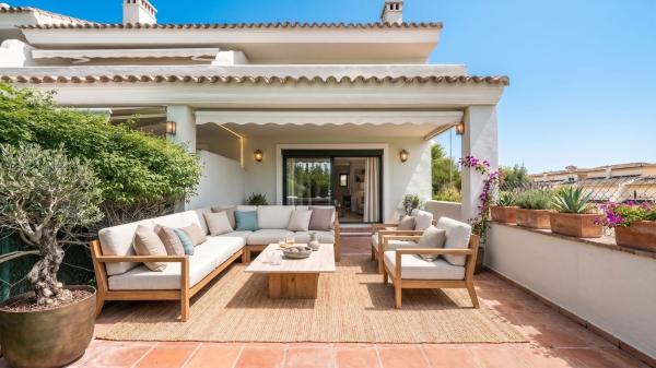 Chalet adosado en Avenida Piedramar, Nagüeles, Marbella photo 2