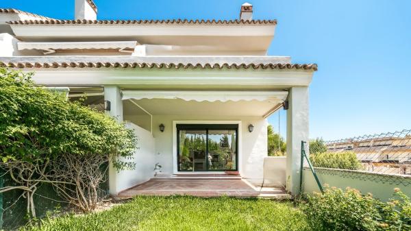 Chalet adosado en Avenida Piedramar, Nagüeles, Marbella photo 3