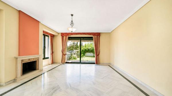 Chalet adosado en Avenida Piedramar, Nagüeles, Marbella photo 4