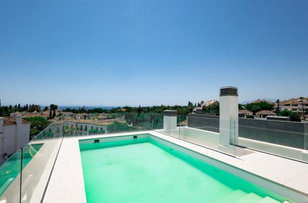 Ático en venta en Ático en Camino de la Cruz, Lomas de Marbella Club, Marbella, Marbella photo 1