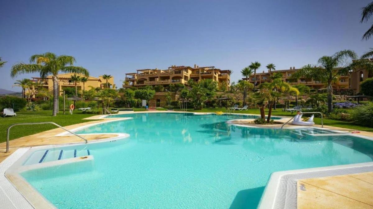 Продажа квартиры на Piso en Calle Torre Campanillas, El Paraíso, Benahavís, Бенахавис
photo 1