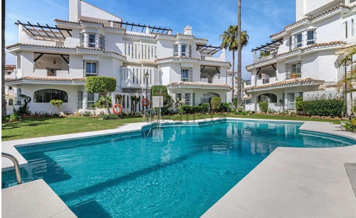Venta de duplex en Dúplex en Urbanización Los Naranjos de Marbella s/n, La Dama de Noche-La Alzambra, Marbella, Marbella photo 1