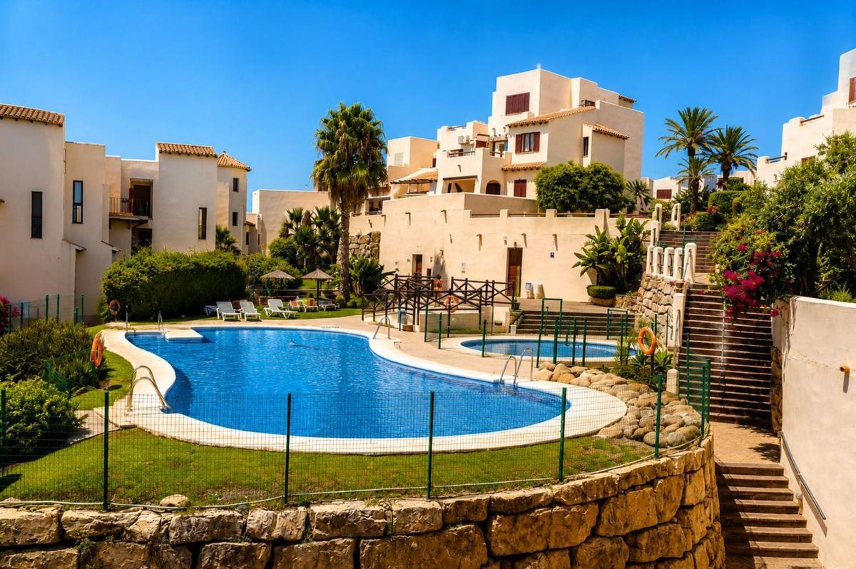 Продажа таунхауса в  Chalet adosado en Vista Bahia (urc3), 2, Bahía de Casares, Casares , Касарес photo 2