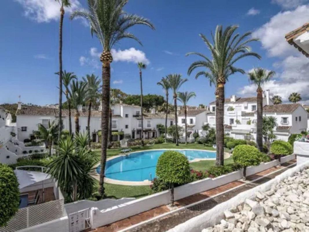 Venta de chalet adosado en Chalet adosado en Los Naranjos, Marbella , Marbella photo 3