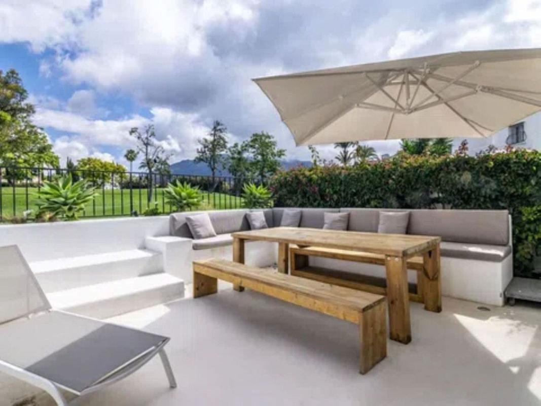 Venta de chalet adosado en Chalet adosado en Los Naranjos, Marbella , Marbella photo 4