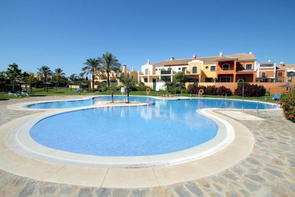 Chalet adosado en urb. Villas y Golf, 60, Guadalmina Alta, Marbella photo 1