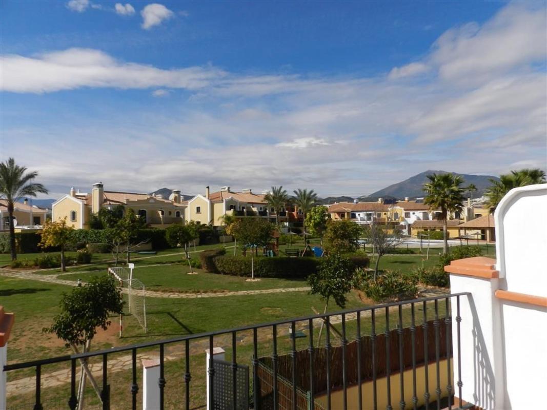 Venta de chalet adosado en Chalet adosado en urb. Villas y Golf, 60, Guadalmina Alta, Marbella , Marbella photo 2