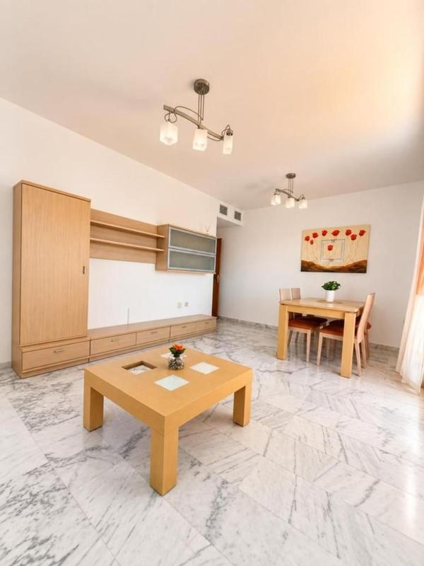 Venta de piso en Piso en Calle Almuñécar, Zona Centro Comercial Torrequebrada, Benalmádena, Benalmádena
 photo 3