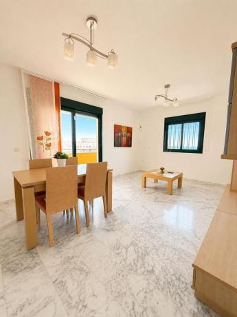 Venta de piso en Piso en Calle Almuñécar, Zona Centro Comercial Torrequebrada, Benalmádena, Benalmádena
 photo 4