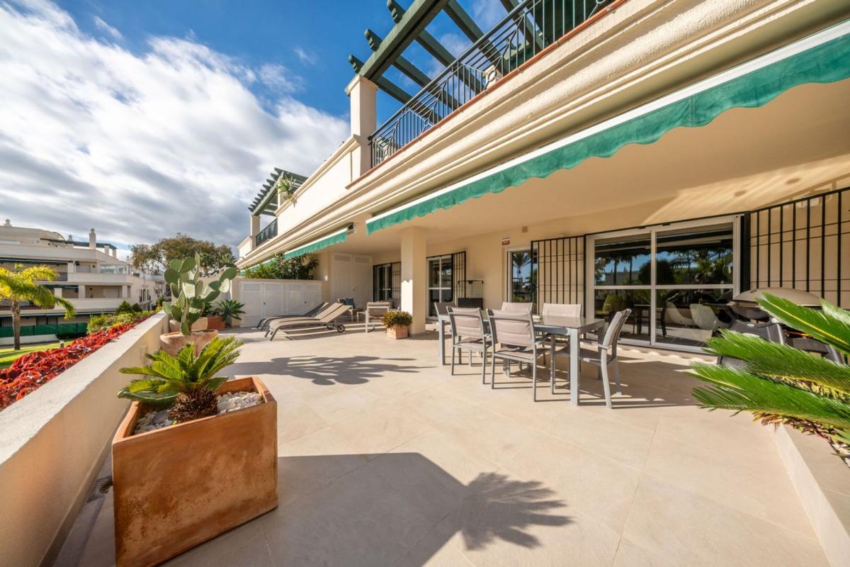 Venta de piso en Piso en Nueva Andalucía, Marbella, Marbella
photo 1