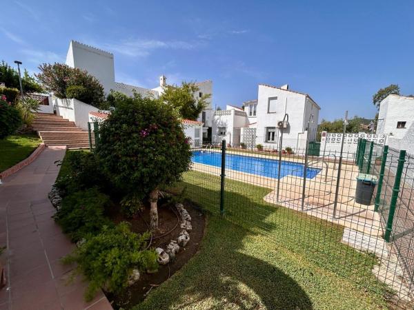 Chalet adosado en Camino Puerto Romano s/n, Las Lomas, Estepona photo 1