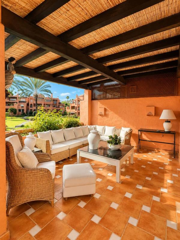 Продажа дуплекса на Dúplex en Urbanización Alhambra del Golf, Casasola, Estepona, Эстепона photo 3