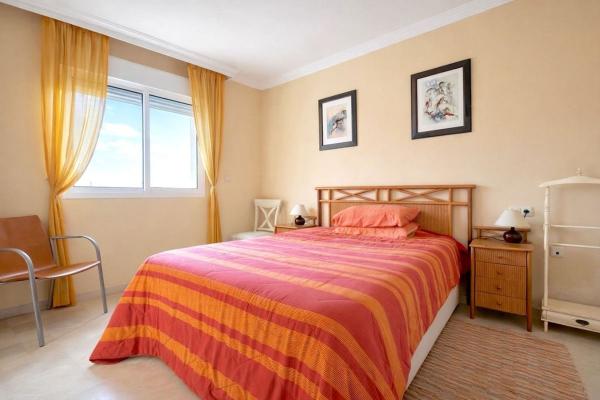 Venta de piso en Piso en Arrabal Industrial Sur, Playa Bajadilla-Puertos, Marbella, Marbella
 photo 4