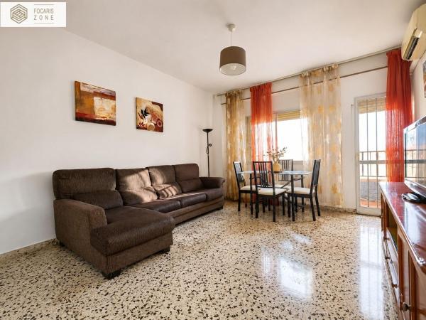 Venta de piso en Piso en Calle Francisco Agudo Gómez, El Consul - El Romeral, Málaga, Málaga
thumbnail 2