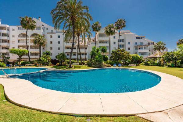Venta de piso en Piso en Avenida Pernet, Nueva Atalaya, Estepona, Estepona
photo 1