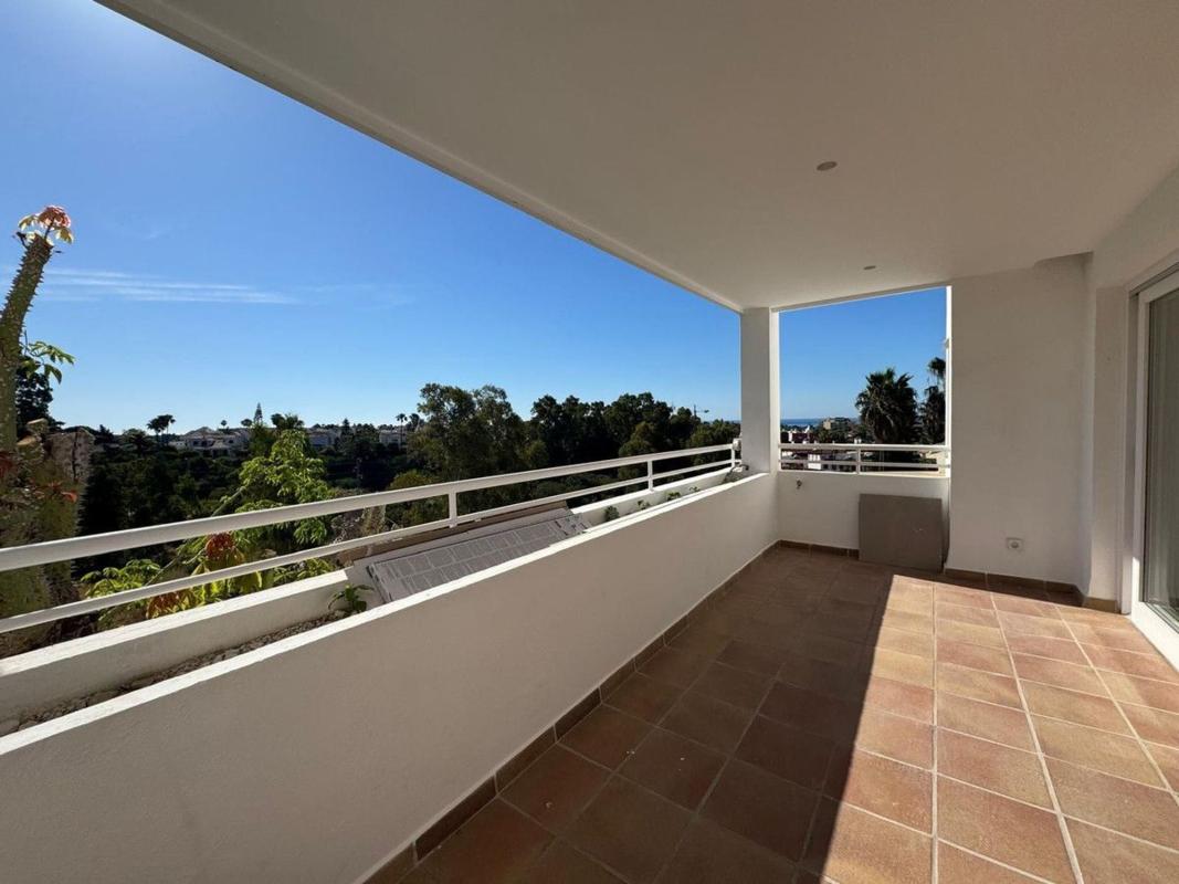 Sale of apartment in Piso en Avenida Pernet, Nueva Atalaya, Estepona, Estepona
photo 2