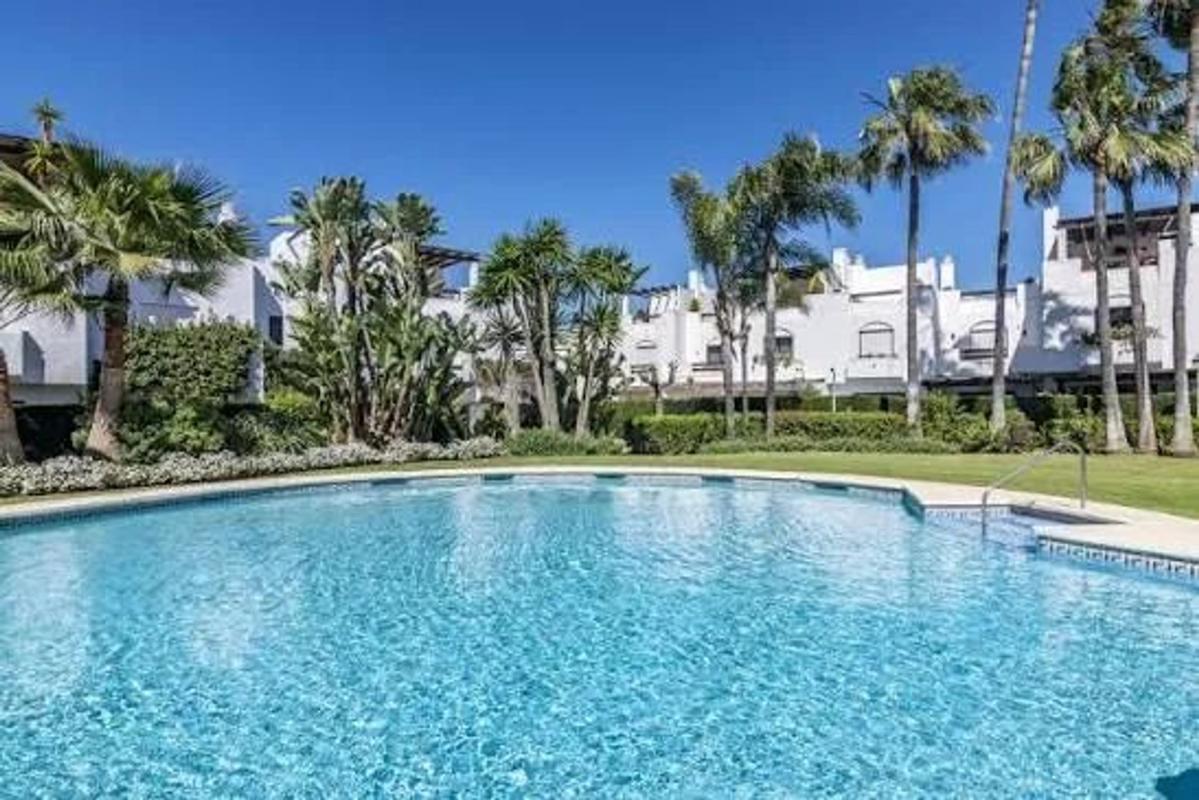 Sprzedaż szeregowego domku w Chalet adosado en Linda Vista-Nueva Alcántara-Cortijo Blanco, Marbella , Marbella photo 1