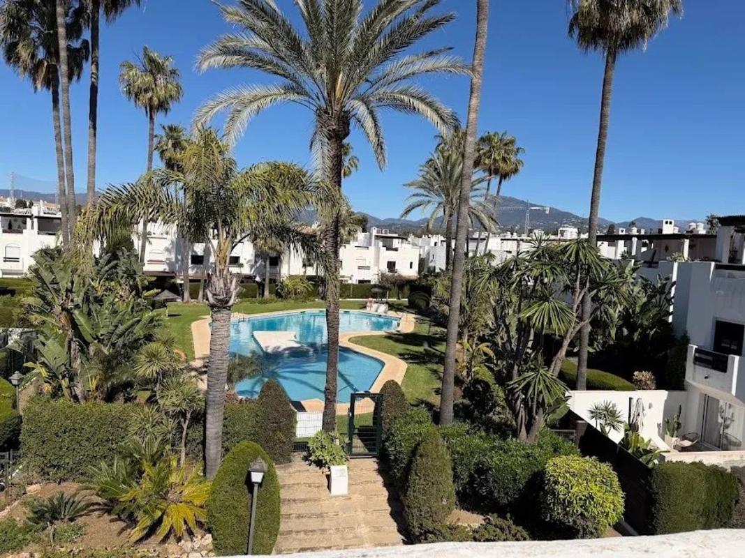 Sprzedaż szeregowego domku w Chalet adosado en Linda Vista-Nueva Alcántara-Cortijo Blanco, Marbella , Marbella photo 3