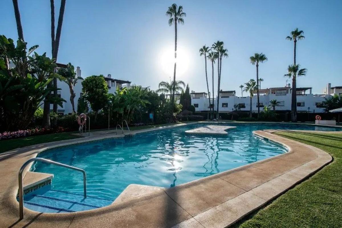 Sprzedaż szeregowego domku w Chalet adosado en Linda Vista-Nueva Alcántara-Cortijo Blanco, Marbella , Marbella photo 4