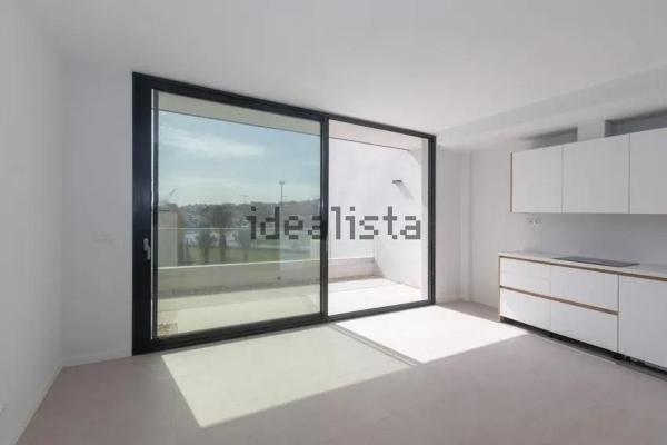 Venta de piso en Piso en Calle del Dique, Zona Calvario, Estepona, Estepona
thumbnail 2
