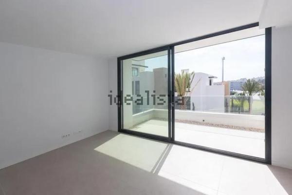 Venta de piso en Piso en Calle del Dique, Zona Calvario, Estepona, Estepona
thumbnail 3