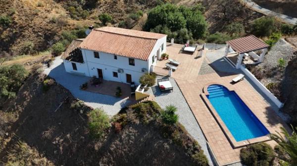 Cortijo en Alora photo 1