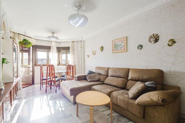 Venta de piso en Piso en Calle Mefistofeles, Cortijo Alto, Málaga, Málaga
photo 1