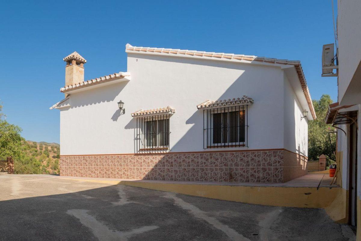 Propiedades en venta y alquiler en España photo 4