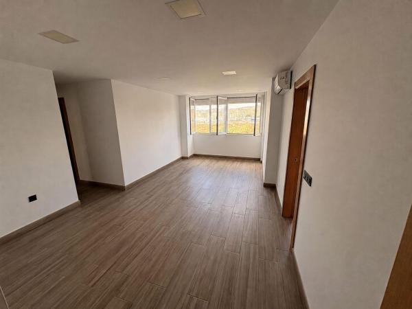 Venta de piso en Piso en Calle Antonio Maura, 17, El Torcal, Málaga, Málaga
photo 1