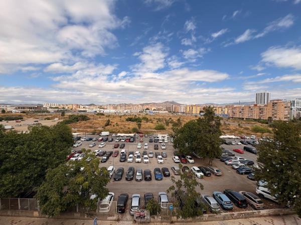 Venta de piso en Piso en Calle Antonio Maura, 17, El Torcal, Málaga, Málaga
thumbnail 2