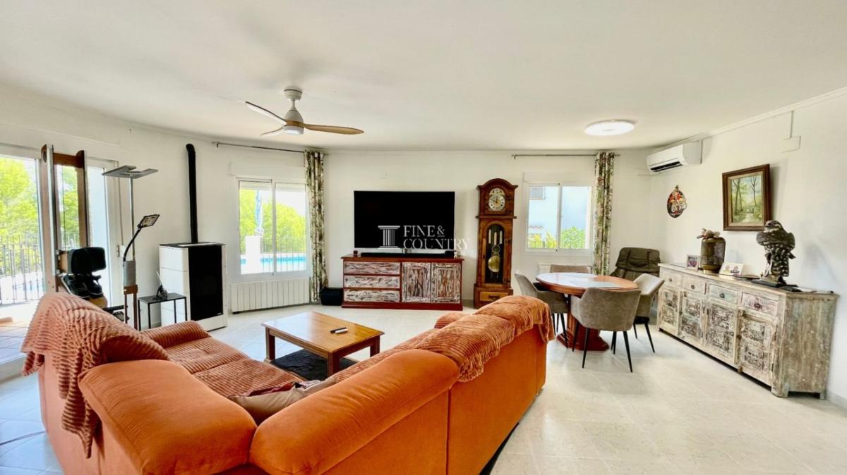Properties for sale and rent in Spain photo 5