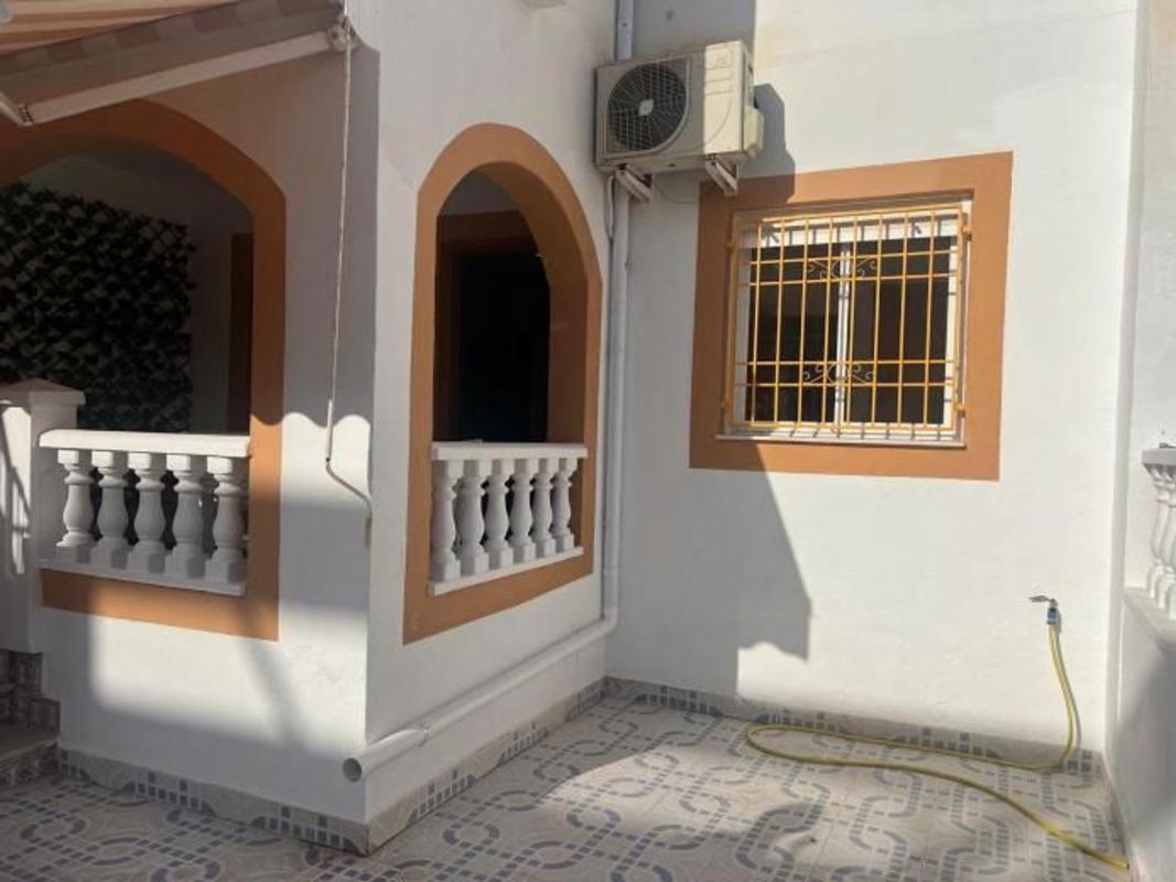 Sprzedaż mieszkania w Piso en Calle Río Tajo, La Siesta - El Salado - Torreta, Torrevieja, Torrevieja
photo 1