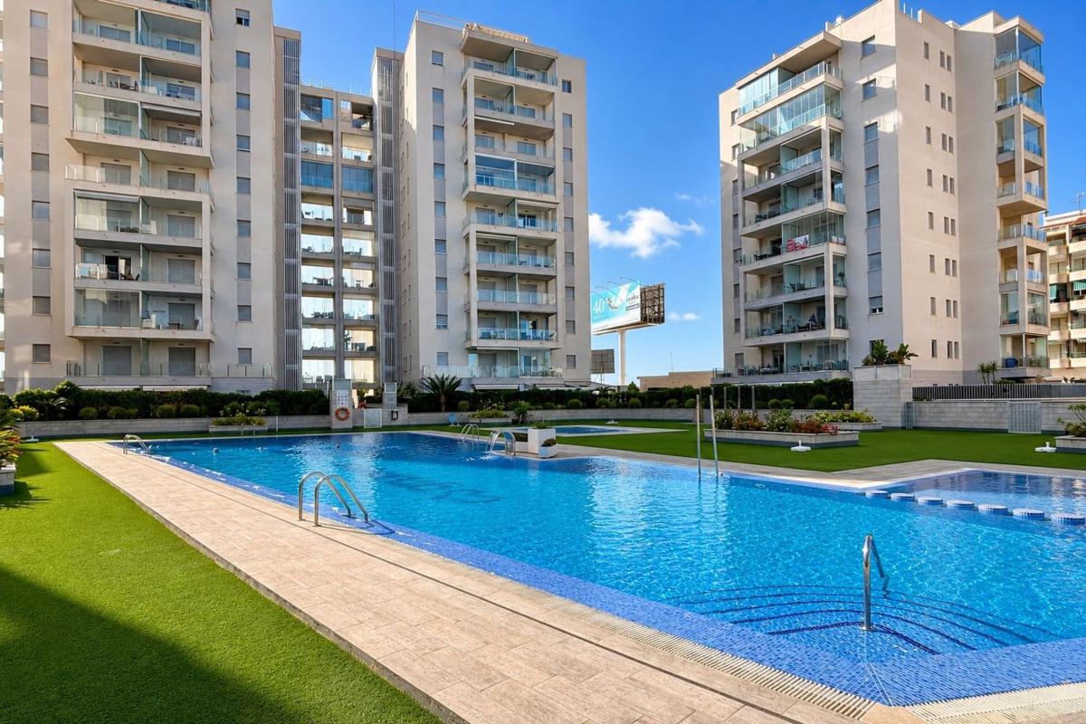 Venta de piso en Piso en Calle del Delfín, 1, Los Europeos, Torrevieja, Torrevieja
photo 1