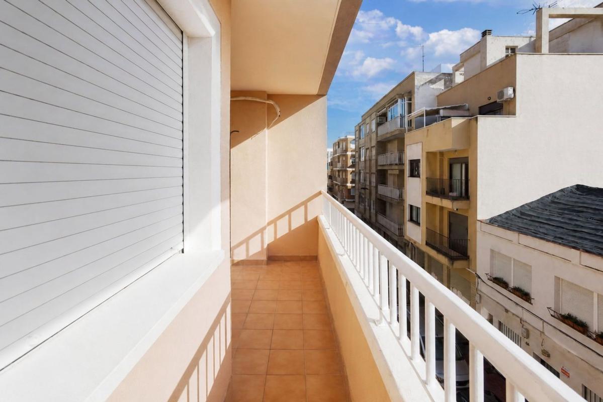 Venta de piso en Piso en Calle de Pedro Lorca, 111, Las Piscinas Naturales, Torrevieja, Torrevieja
 photo 5