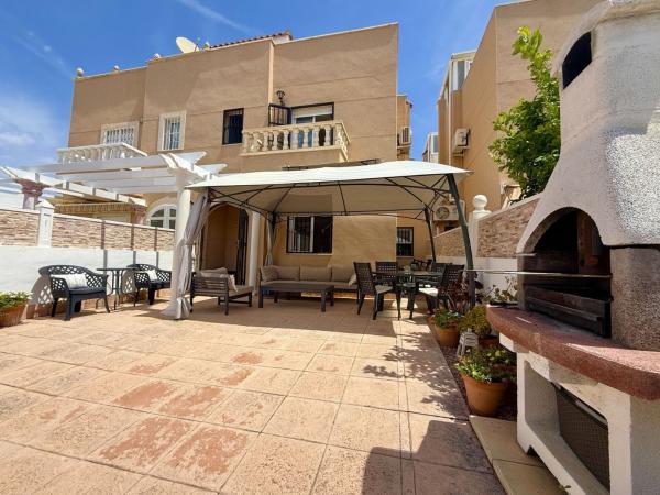Chalet pareado en Aguas Nuevas, Torrevieja photo 1