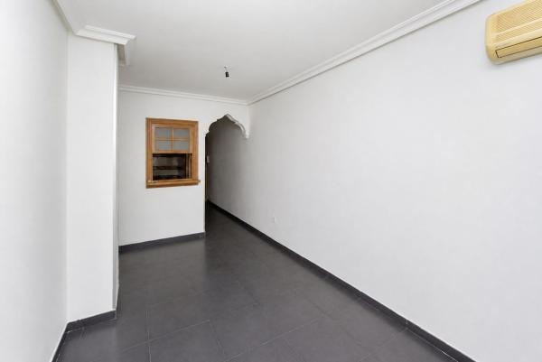 Piso en venta en Piso en Calle Radio Murcia, 27, Las Piscinas Naturales, Torrevieja, Torrevieja photo 1