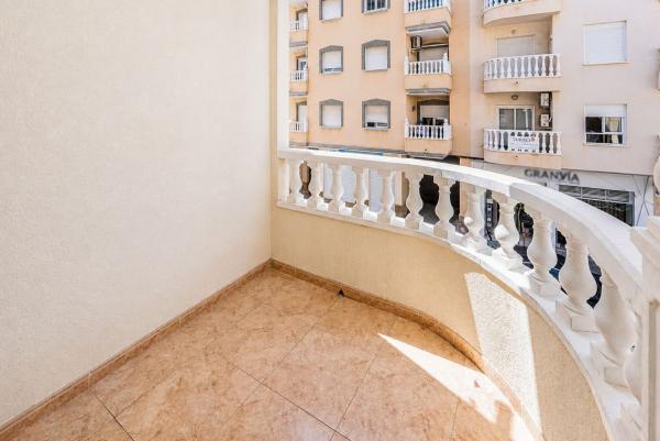 Piso en venta en Piso en Calle Radio Murcia, 27, Las Piscinas Naturales, Torrevieja, Torrevieja thumbnail 2