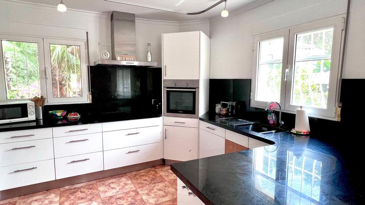 Properties for sale and rent in Spain photo 4