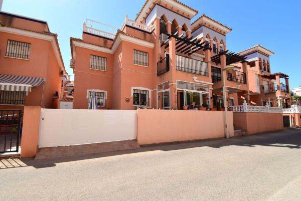 Sprzedaż mieszkania w Piso en Playa Flamenca, Orihuela, Orihuela
photo 1