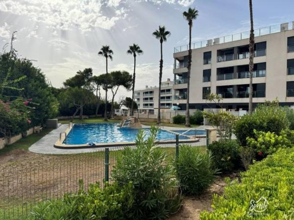 Piso en venta en Piso en Calle Adriano, Gaspar Perrelló, Torrevieja, Torrevieja photo 1