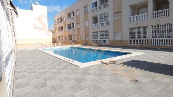 Venta de piso en Piso en Calle la Calera, 12, Antonio Machado, Torrevieja, Torrevieja
 photo 1