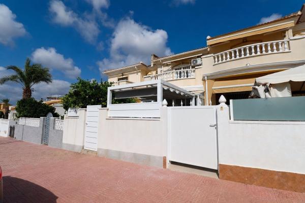 Chalet adosado en Calle Indira Gandhi, Benijofar photo 1