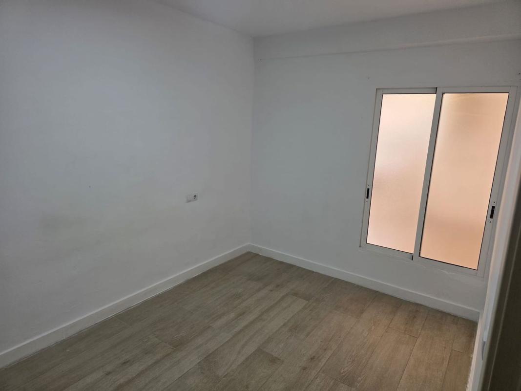 Продажа квартиры на Piso en Calle Díaz Moreu, 49, San Antón, Alicante / Alacant, Аликанте / Алакант
photo 1