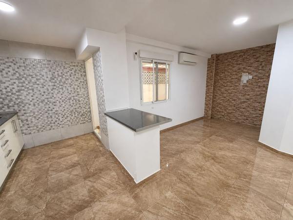Продажа квартиры на Piso en Calle Río Amadorio, Plà del Bon Repòs-La Goteta, Alicante / Alacant, Аликанте / Алакант
thumbnail 2